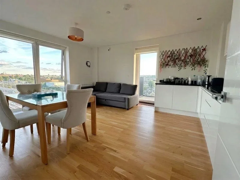 Flat Hampden Road in Greater London