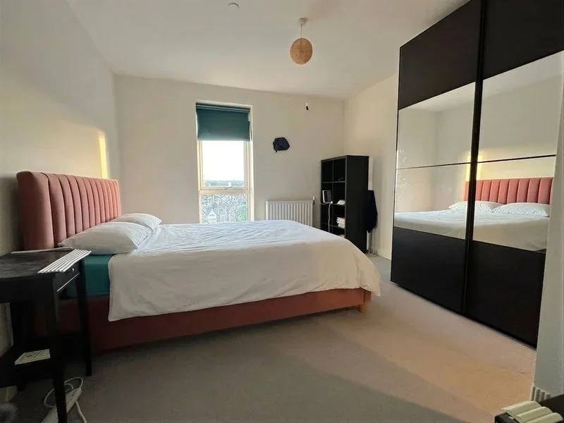Flat Hampden Road in Greater London