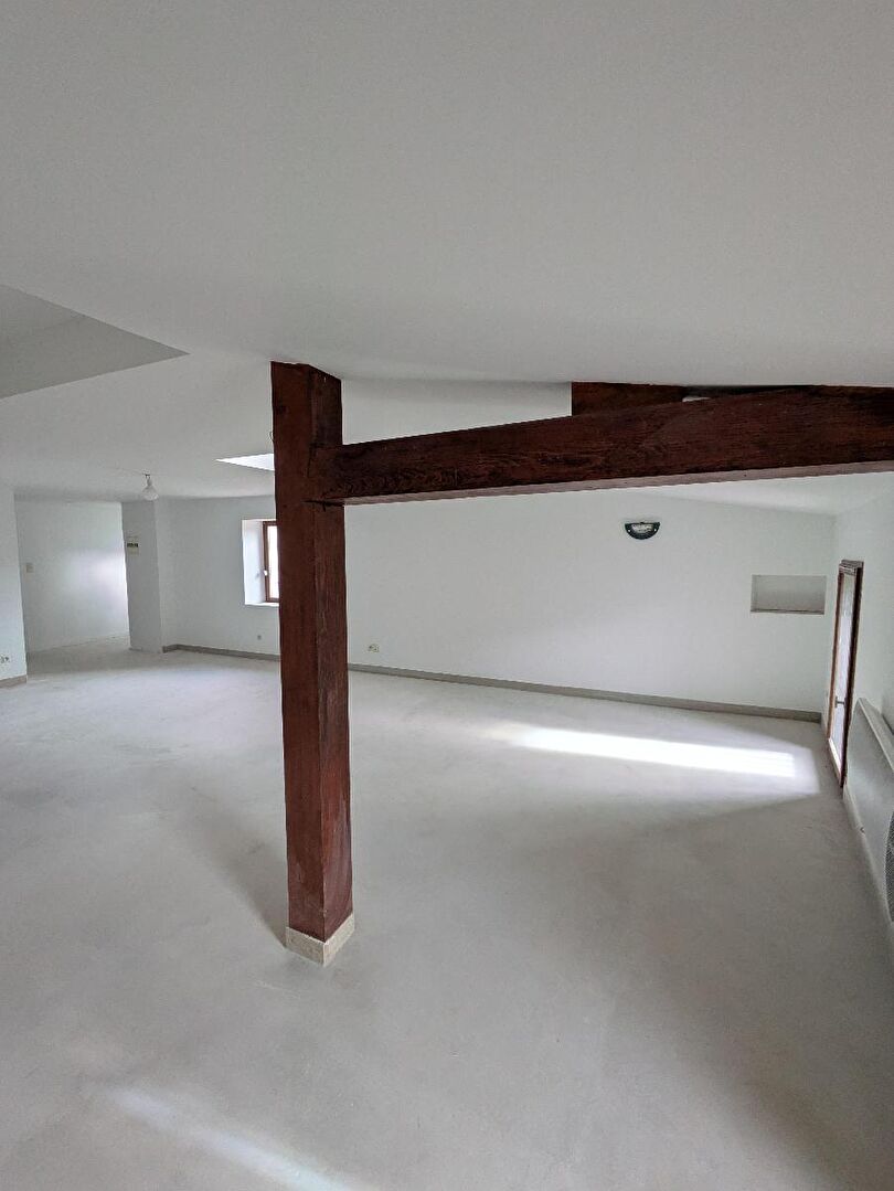 Flat Rue Centrale in Satillieu