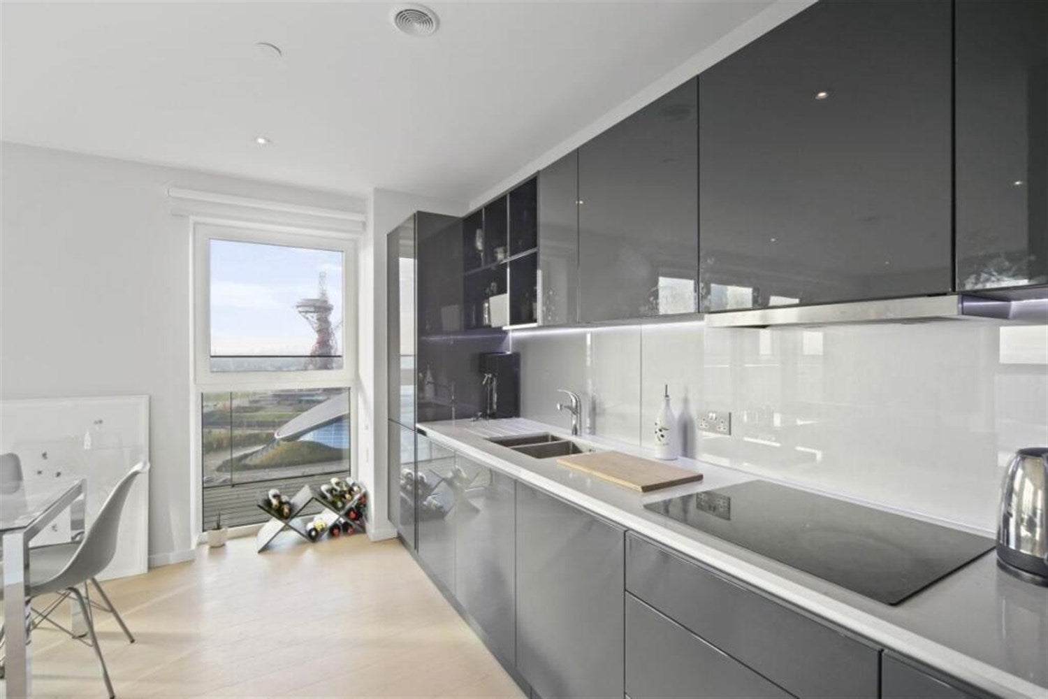 Flat Layard Street in Greater London