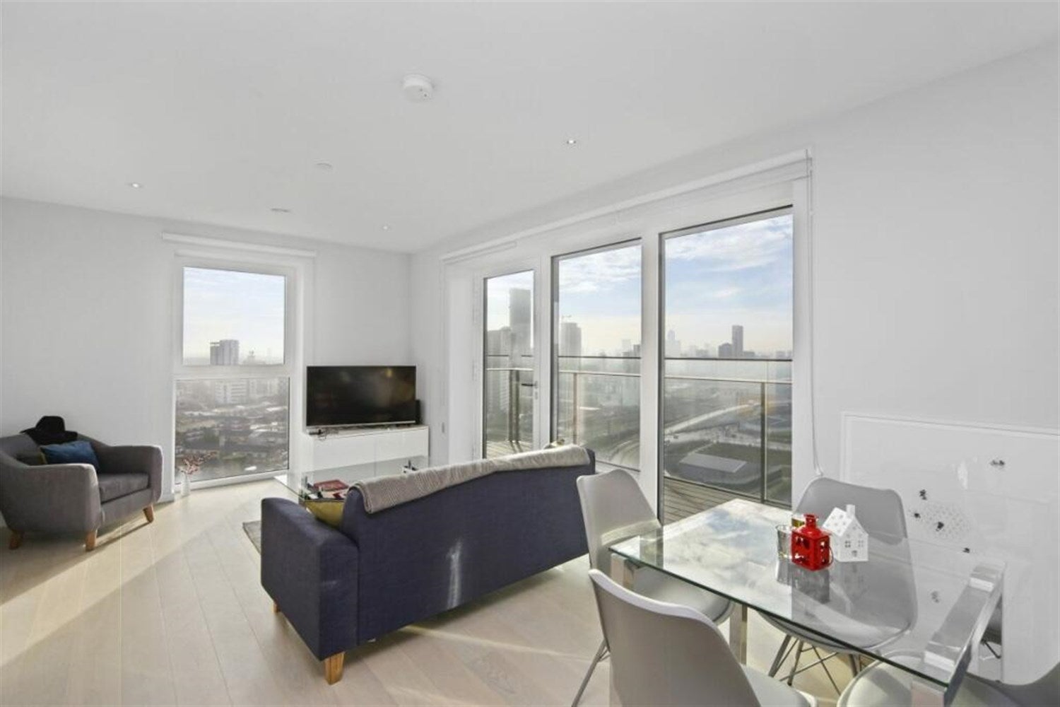 Flat Layard Street in Greater London