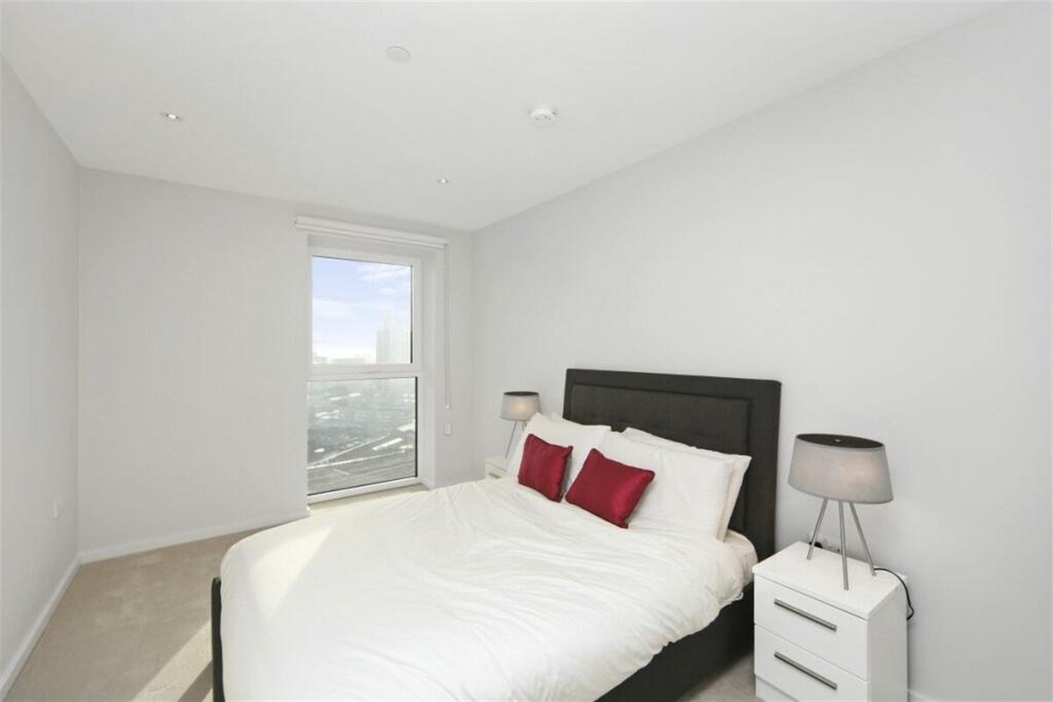 Flat Layard Street in Greater London