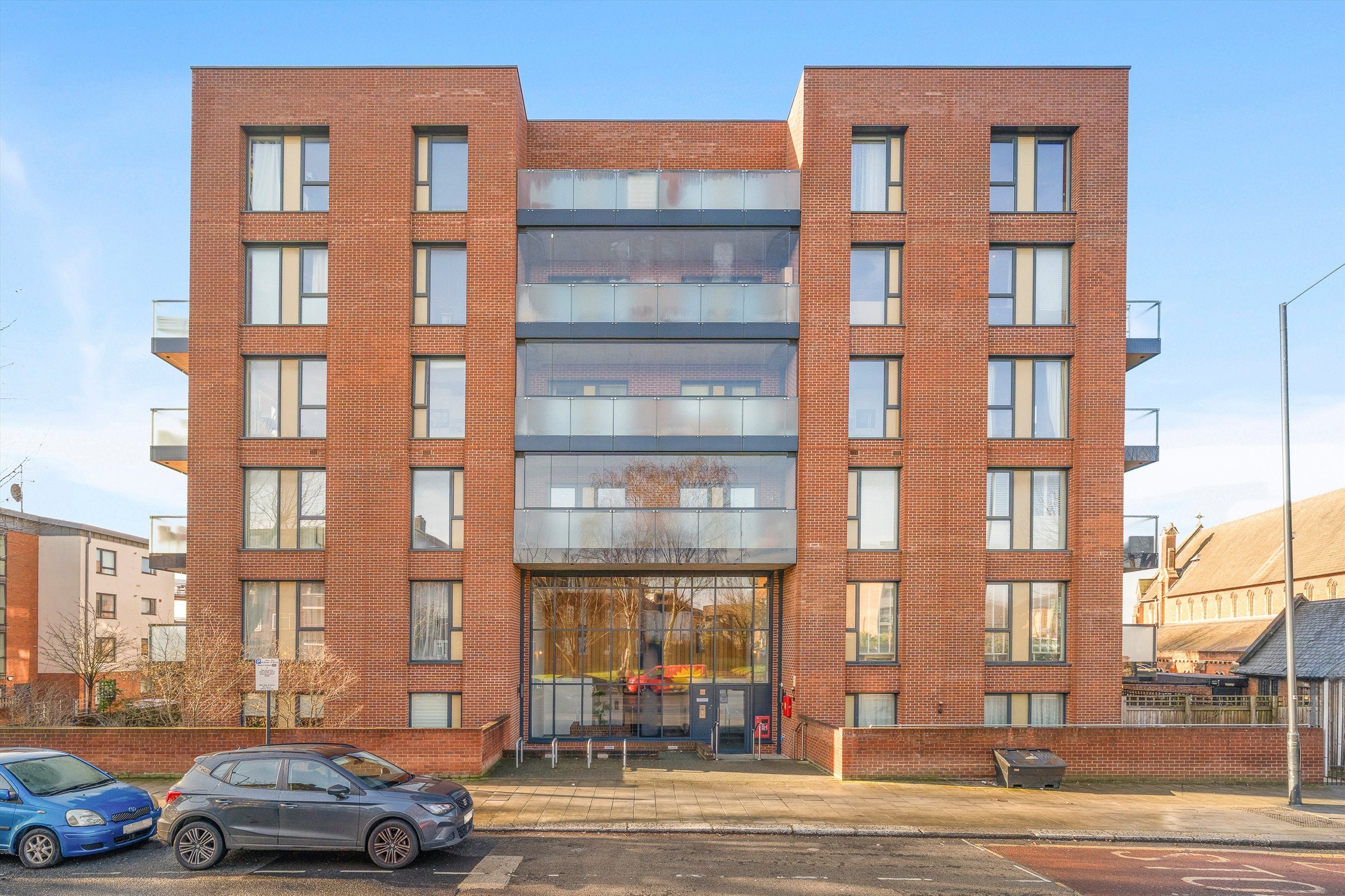 Flat Knatchbull Road in Greater London