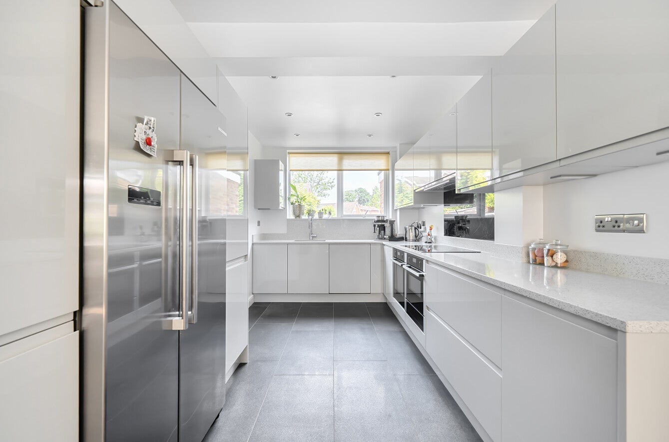 House Hanover Close in Surrey Heath