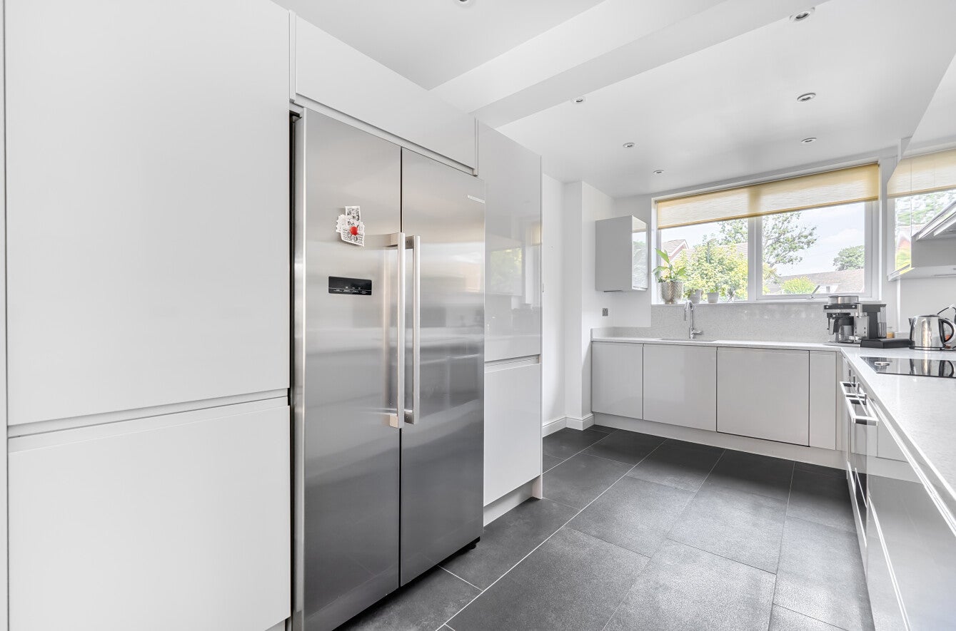 House Hanover Close in Surrey Heath
