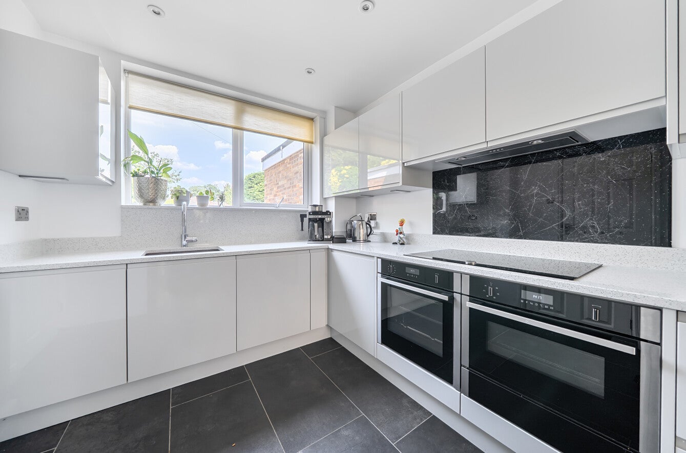 House Hanover Close in Surrey Heath