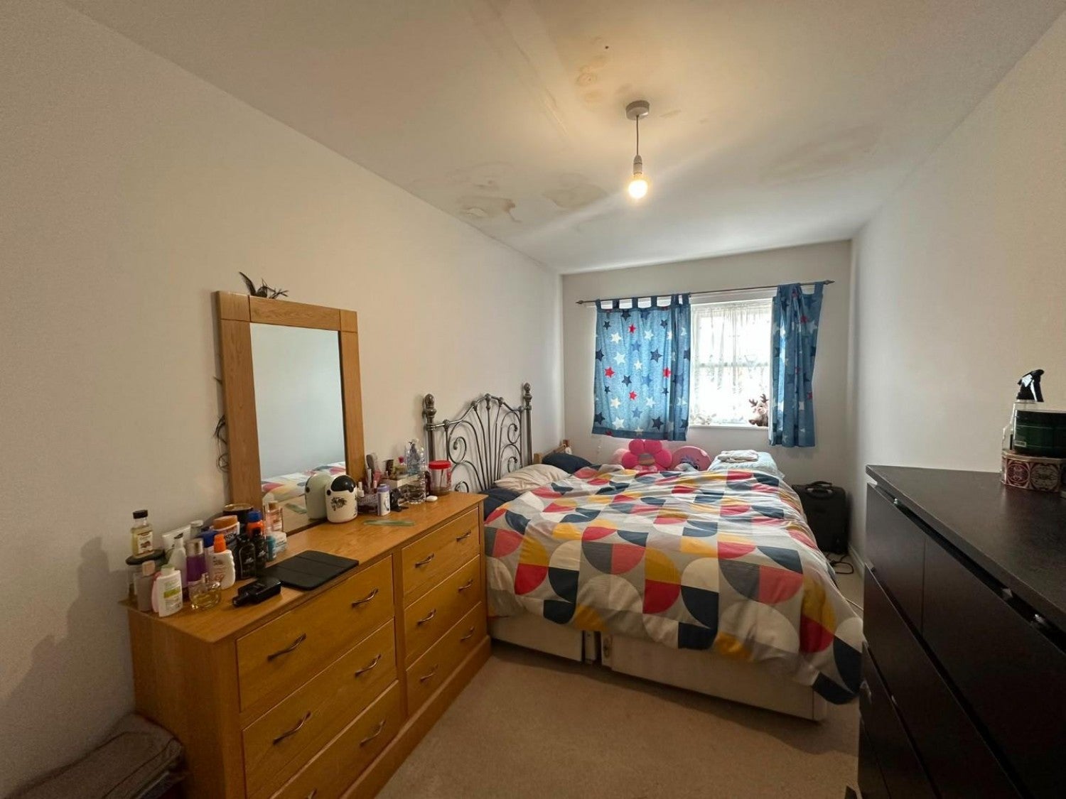 Flat Warren Way in Greater London