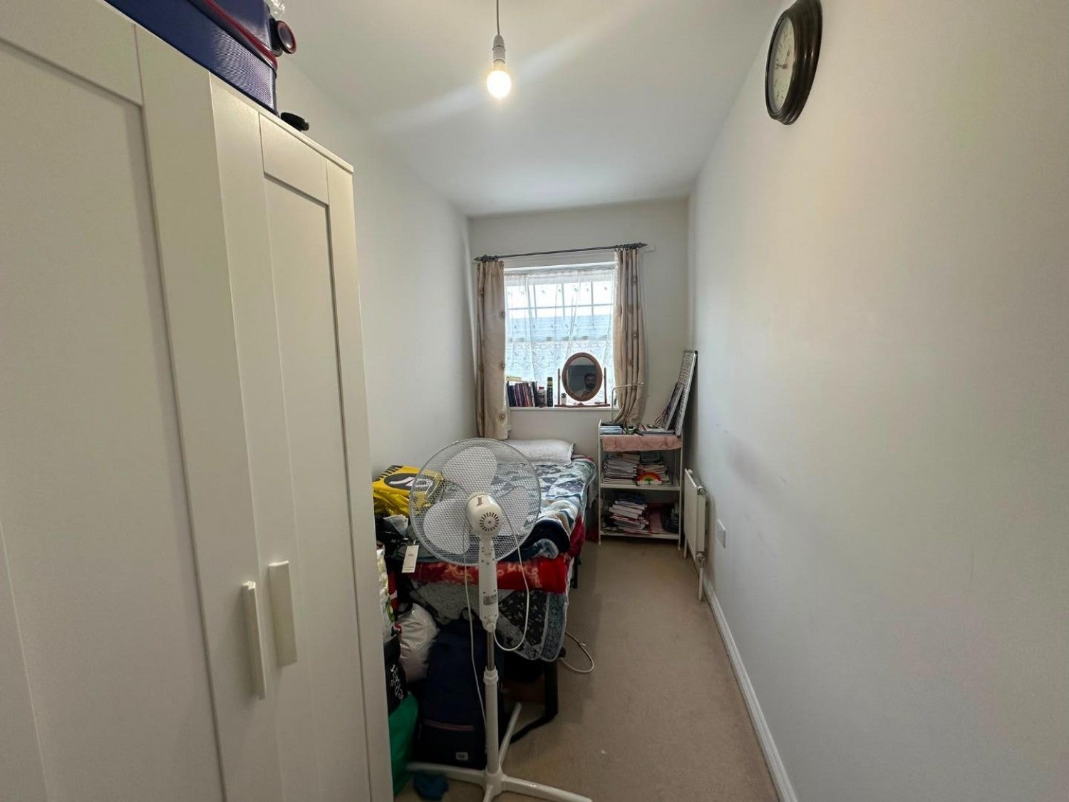 Flat Warren Way in Greater London