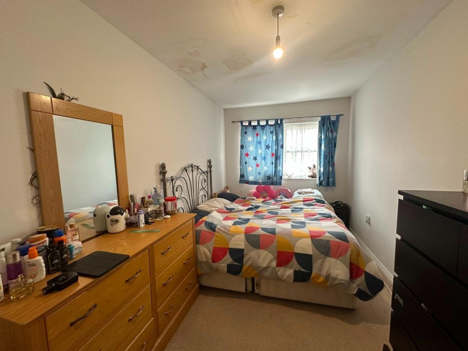 Flat Warren Way in Greater London