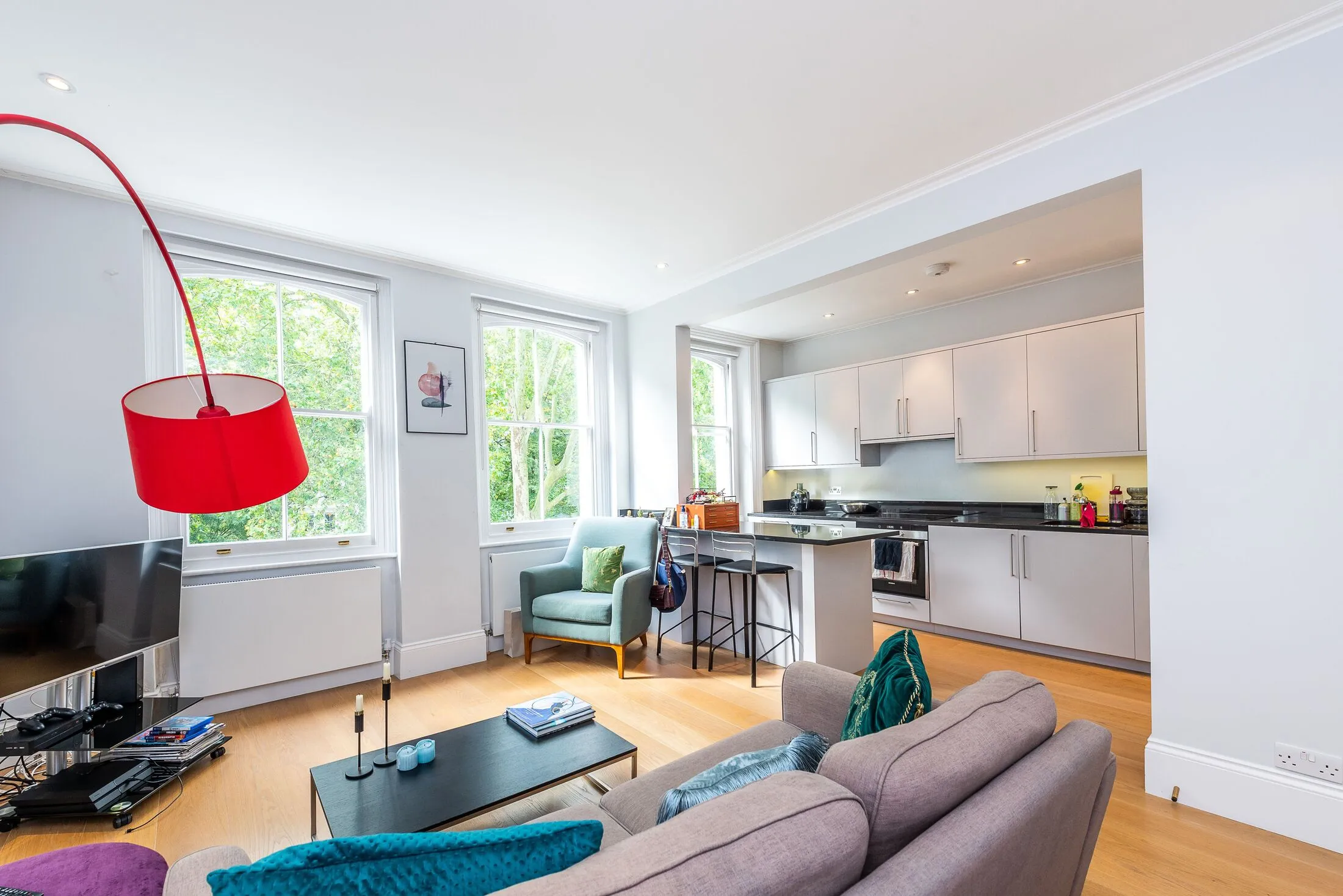 Flat Cornwall Gardens in Greater London