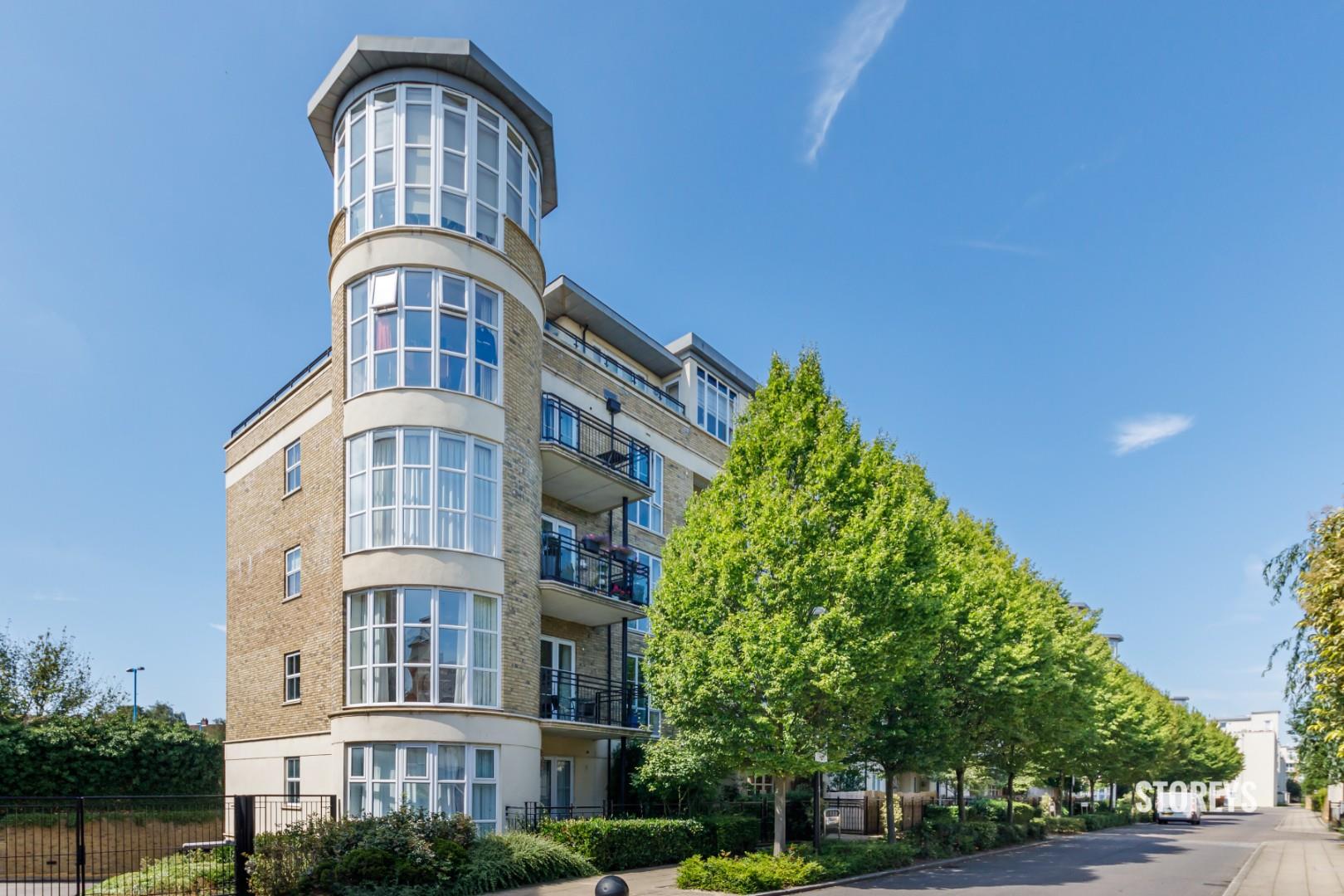 Flat Melliss Avenue in London