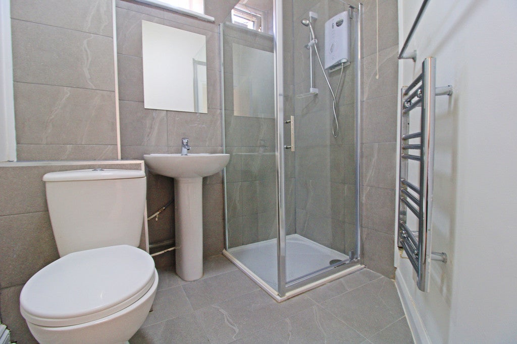 Flat Drysdale Street in Greater London