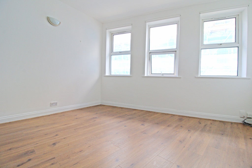 Flat Drysdale Street in Greater London