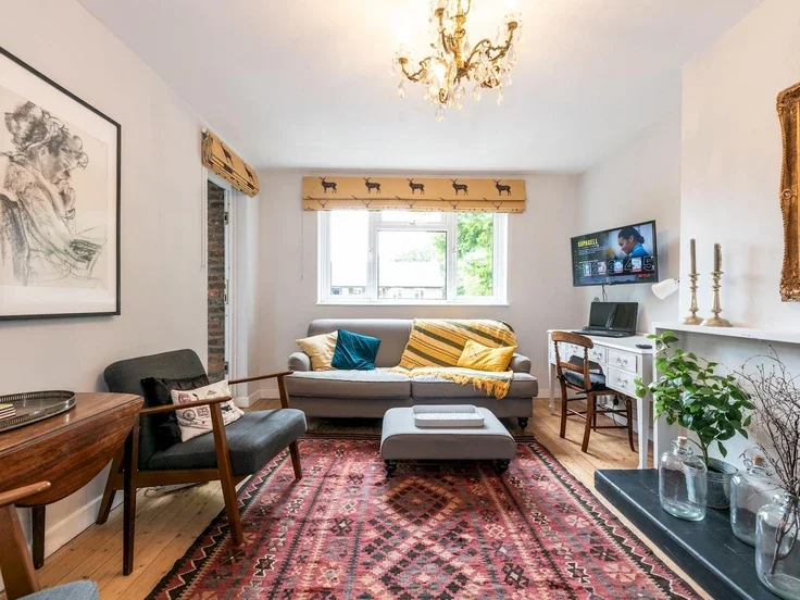 Flat Brick Farm Close in Greater London