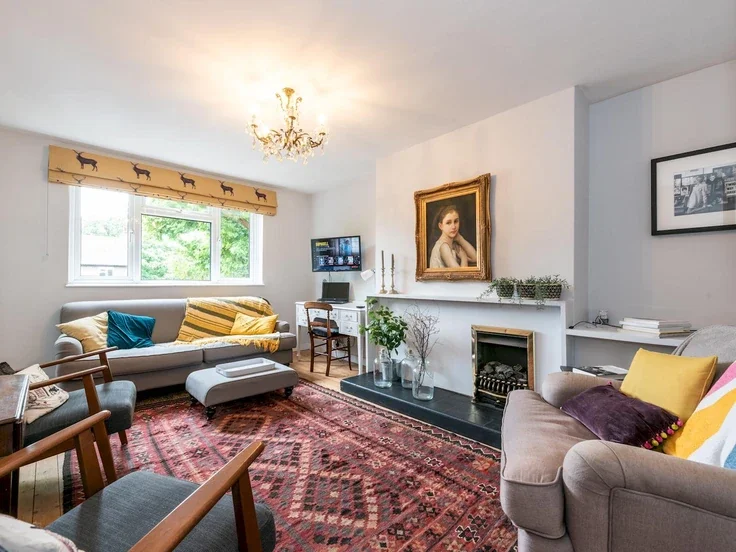 Flat Brick Farm Close in Greater London