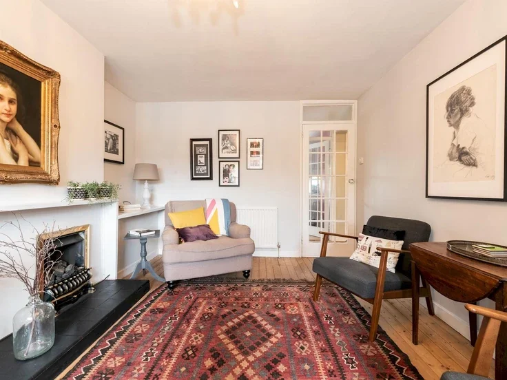 Flat Brick Farm Close in Greater London