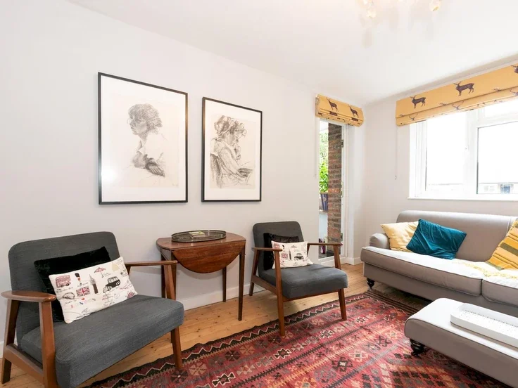 Flat Brick Farm Close in Greater London