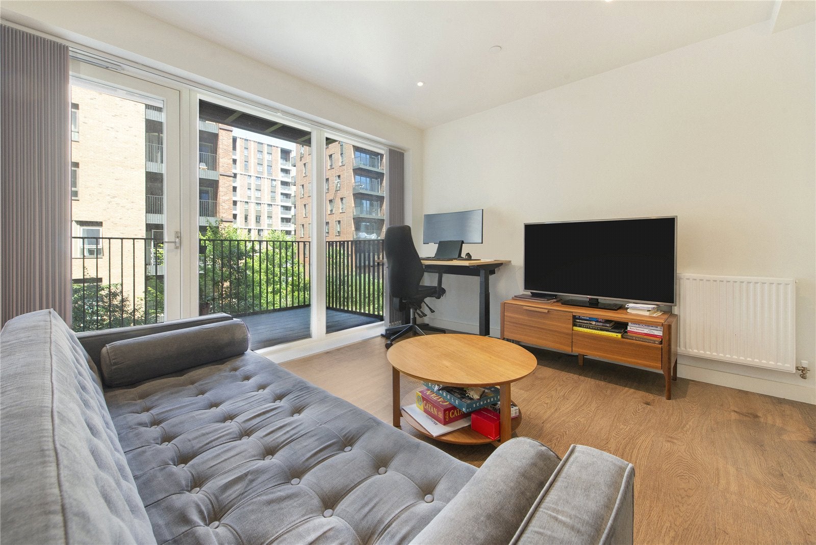 Flat City North Place in Greater London