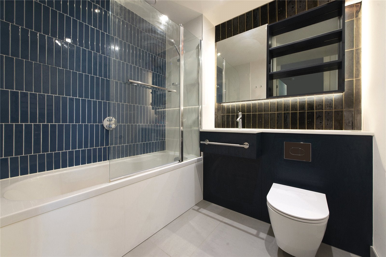 Flat City North Place in Greater London