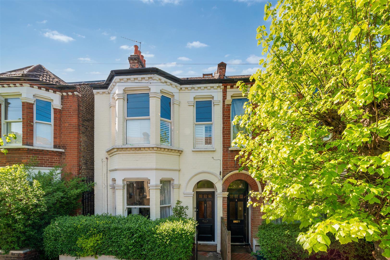 Flat Warren Road in Greater London