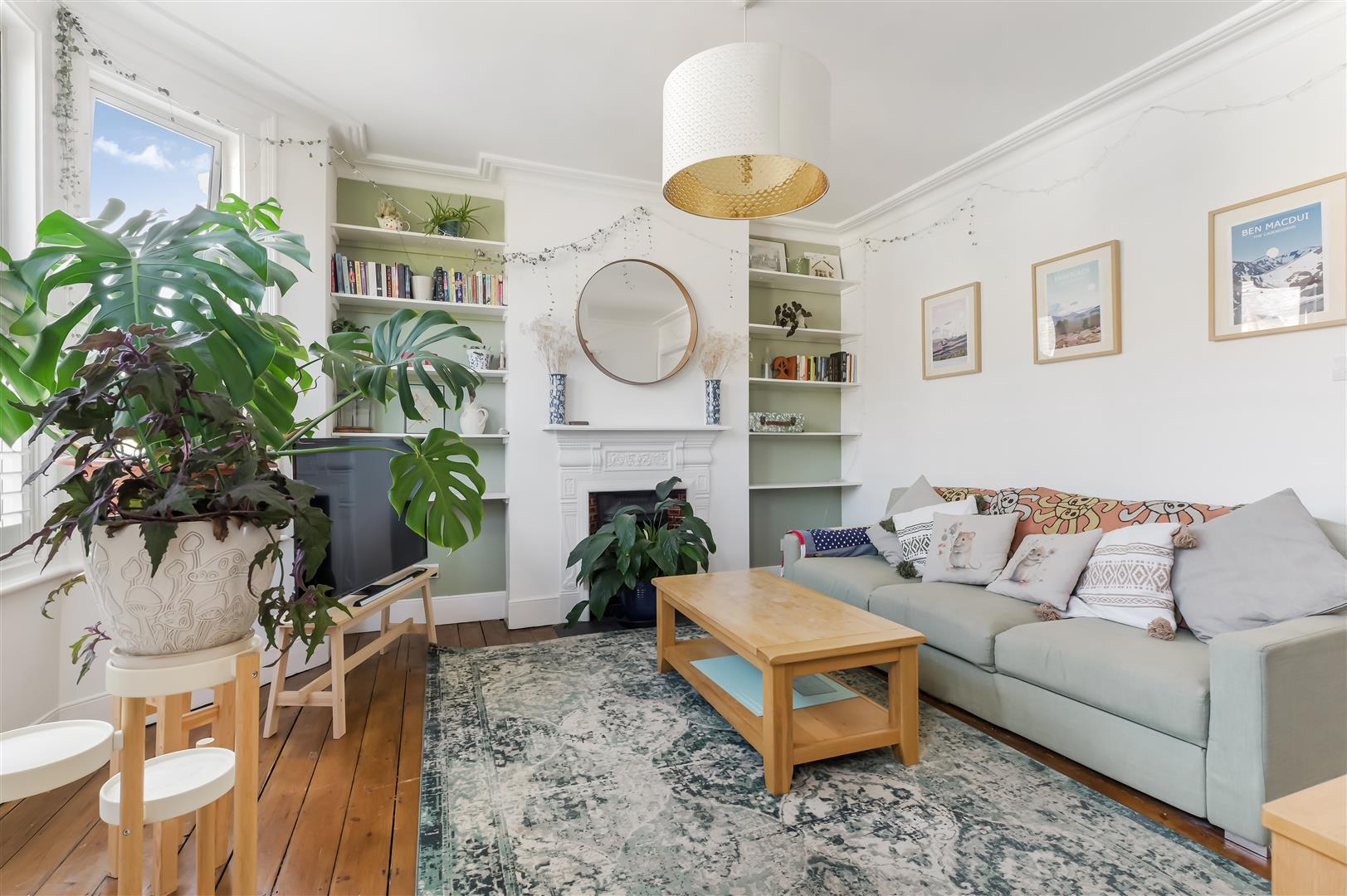 Flat Warren Road in Greater London