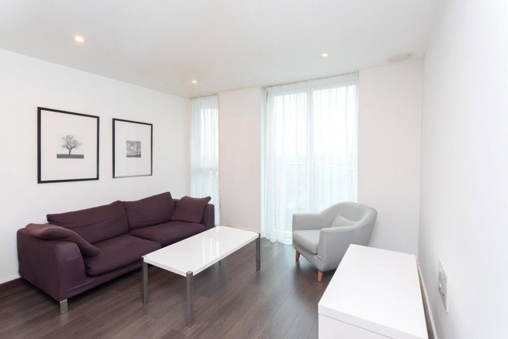 Flat Wellesley Road in Greater London