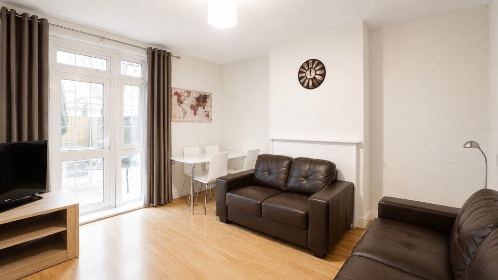 Room Gill Street in Greater London