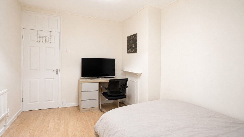 Room Gill Street in Greater London