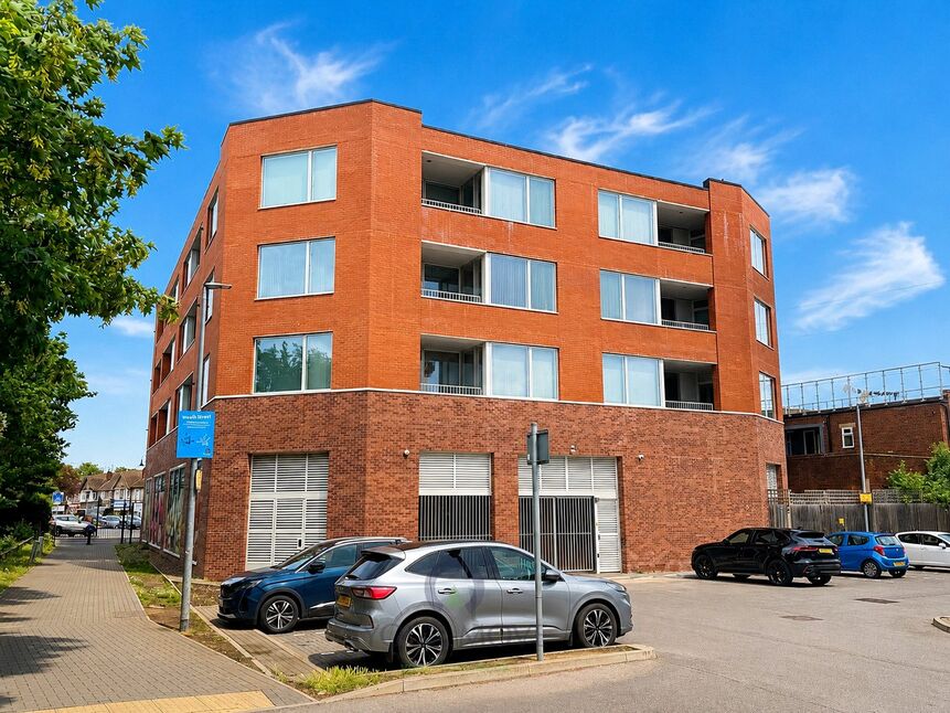 Flat Crayford Road in Dartford