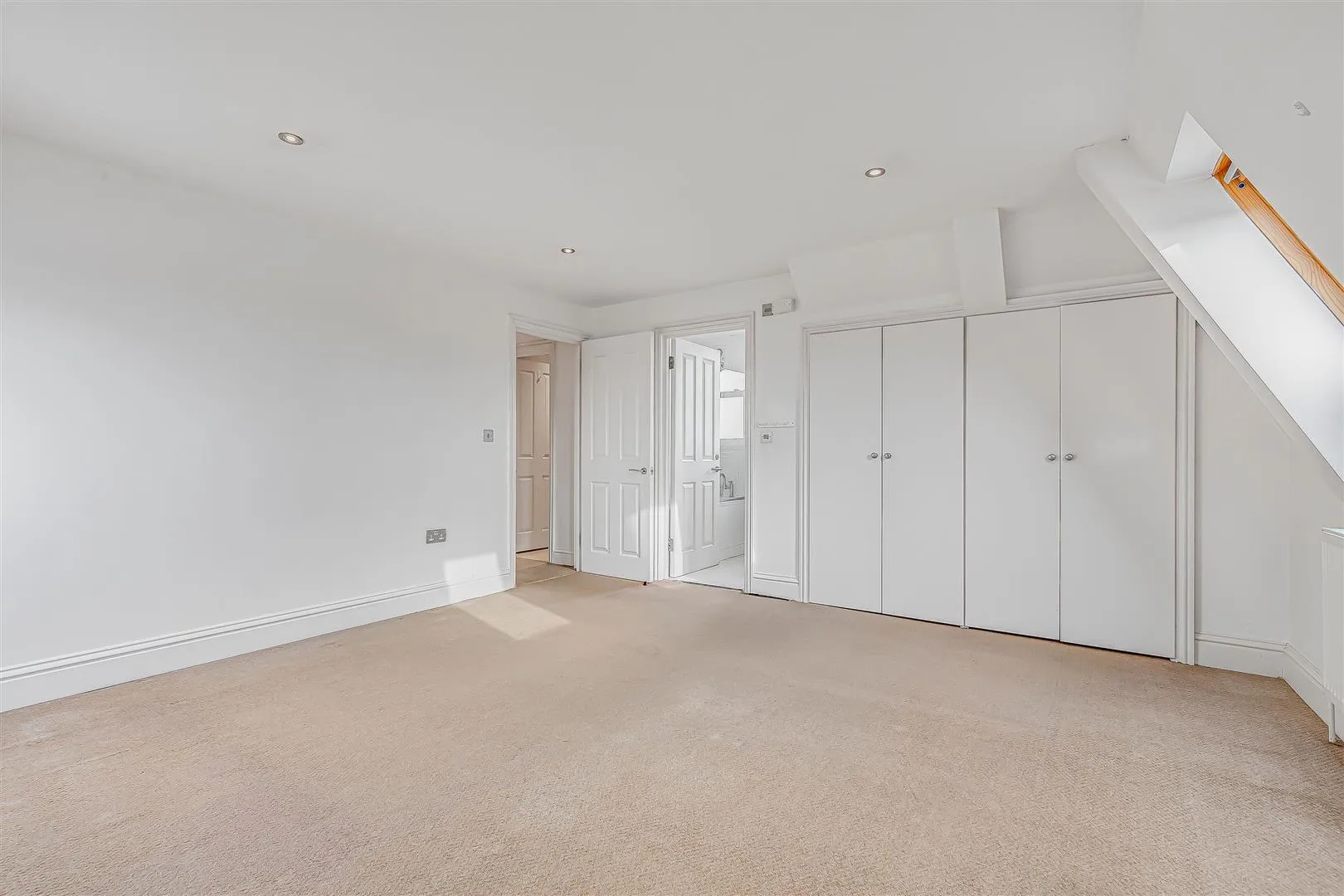 Flat Upper Richmond Road West in Greater London