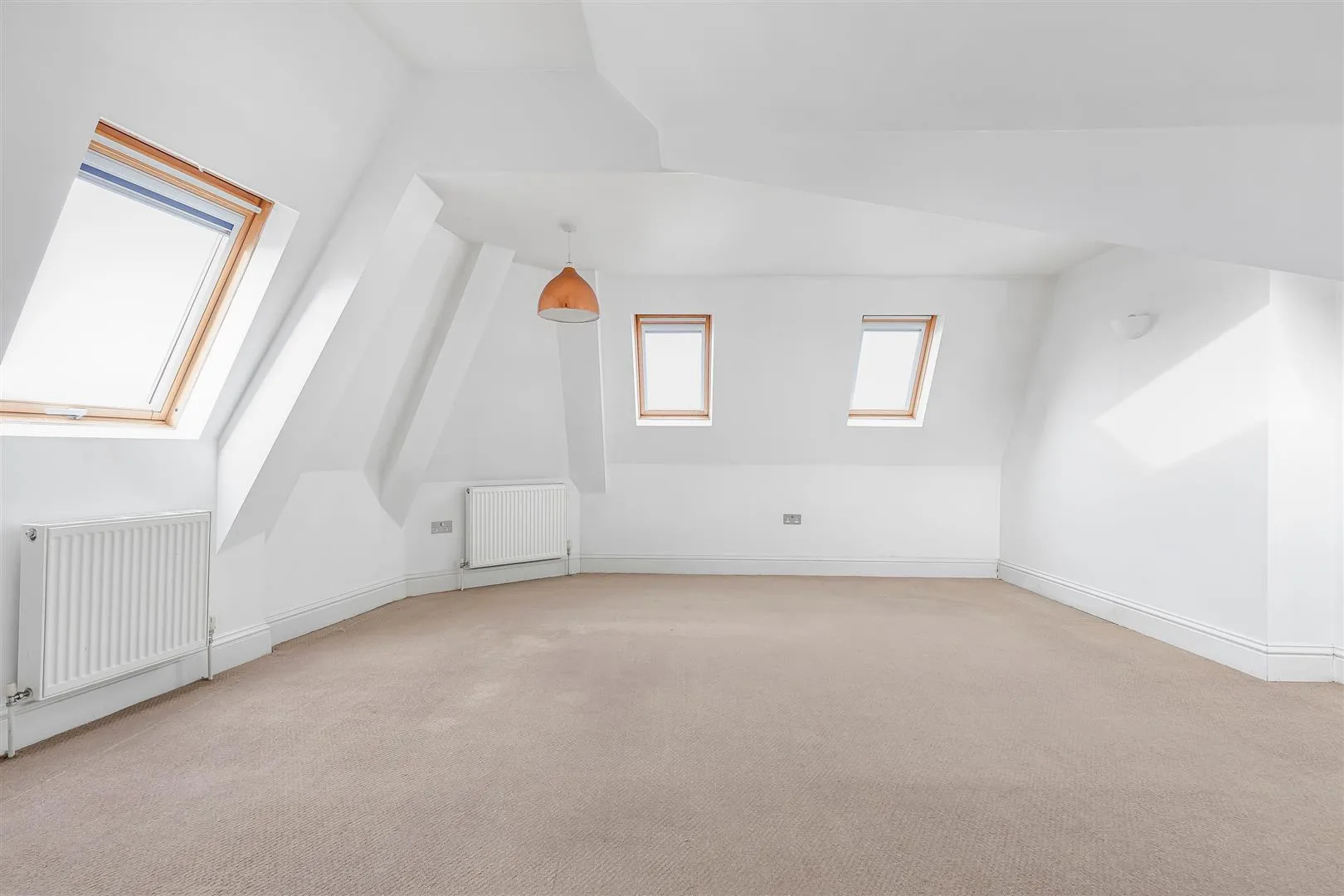 Flat Upper Richmond Road West in Greater London