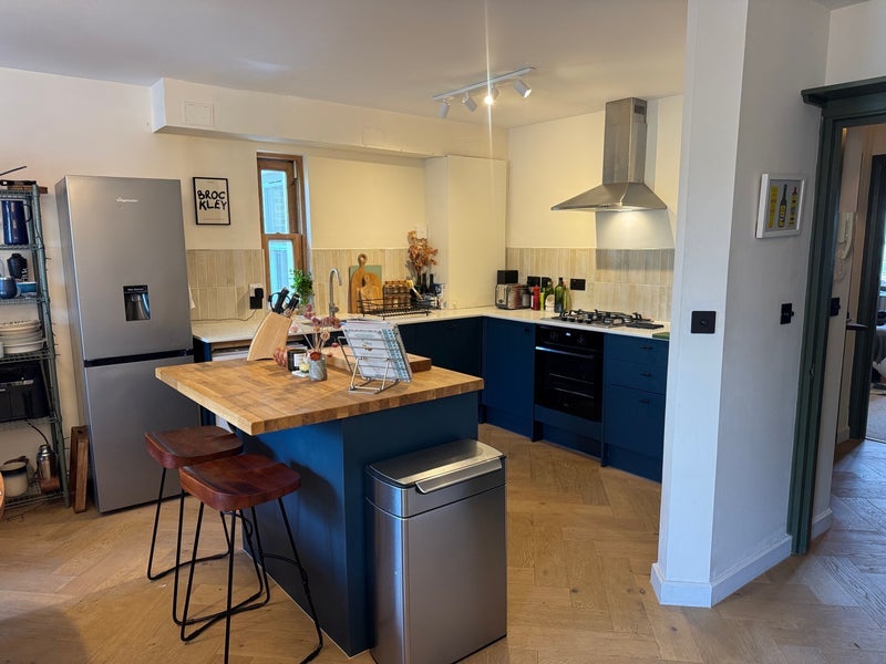 Room Kneller Road in Greater London