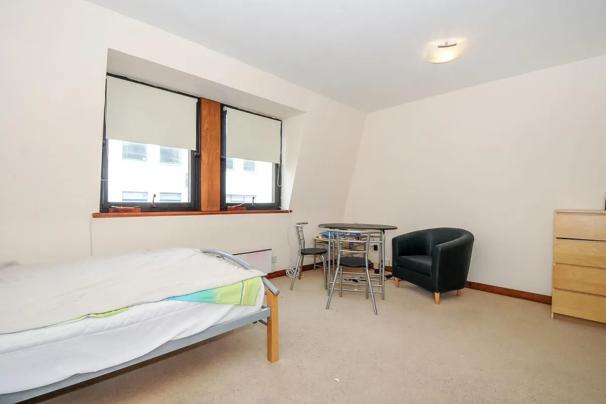 Flat Greville Street in Greater London