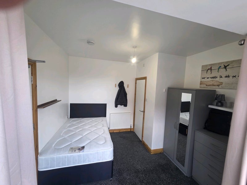 Room Breedon Road in Birmingham