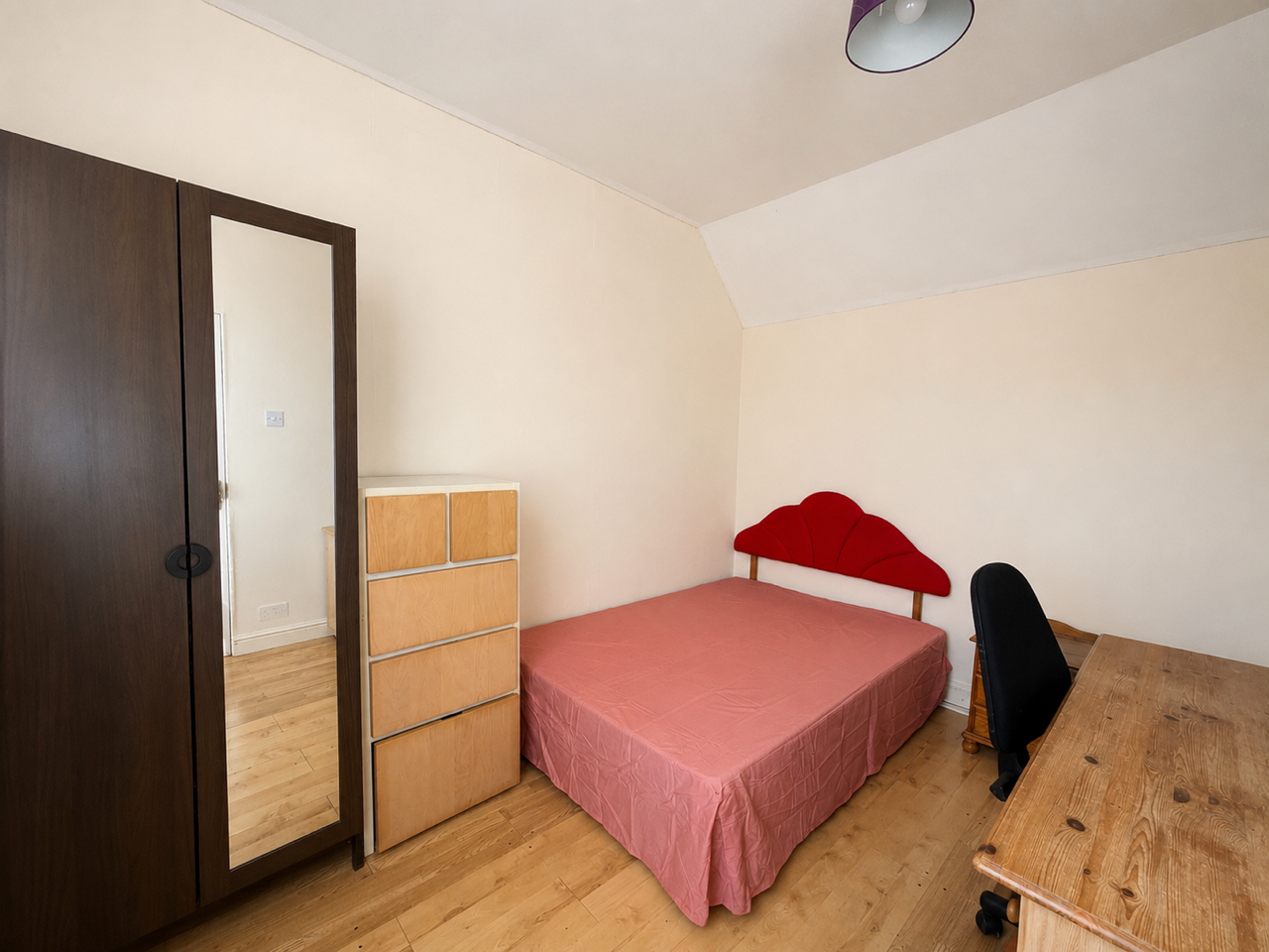 Room Humber Avenue in Coventry