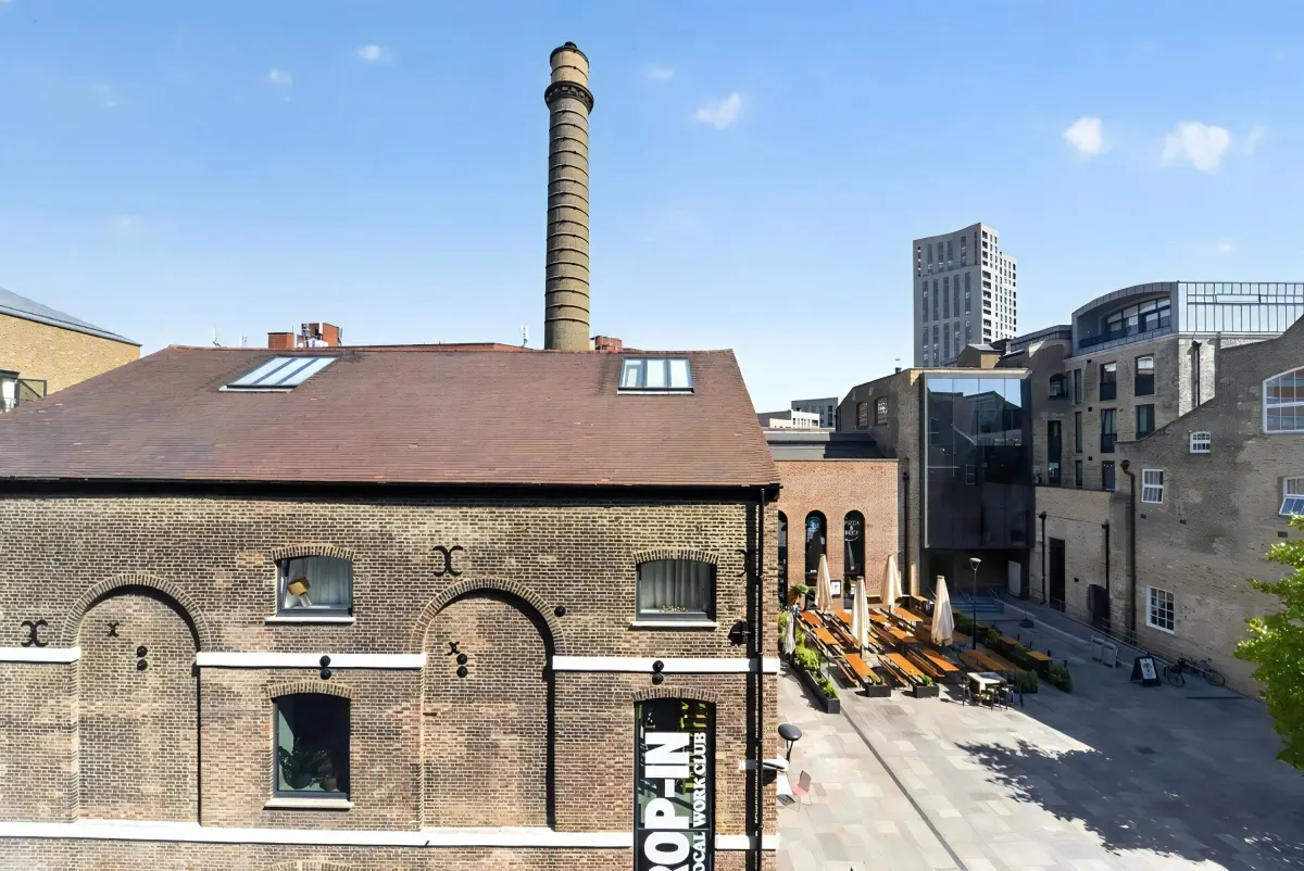 Flat Drapers Yard in Greater London