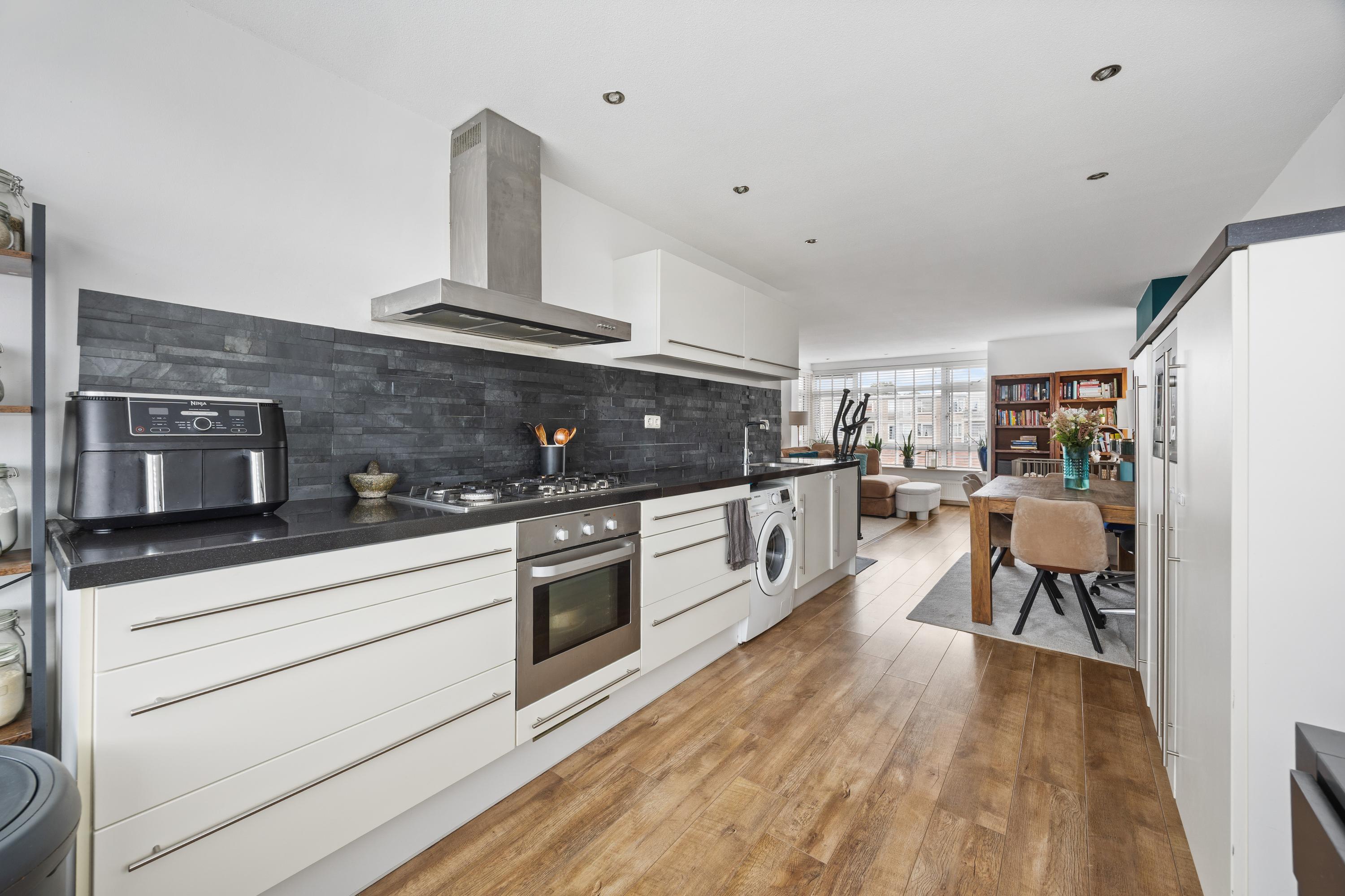 Appartement Vriezenveenstraat 71 in Den Haag