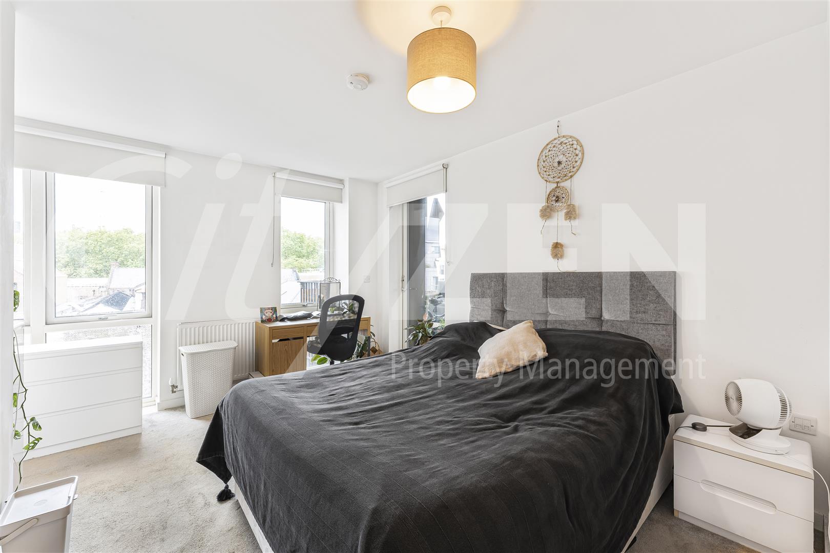 Flat Copenhagen Place in Greater London