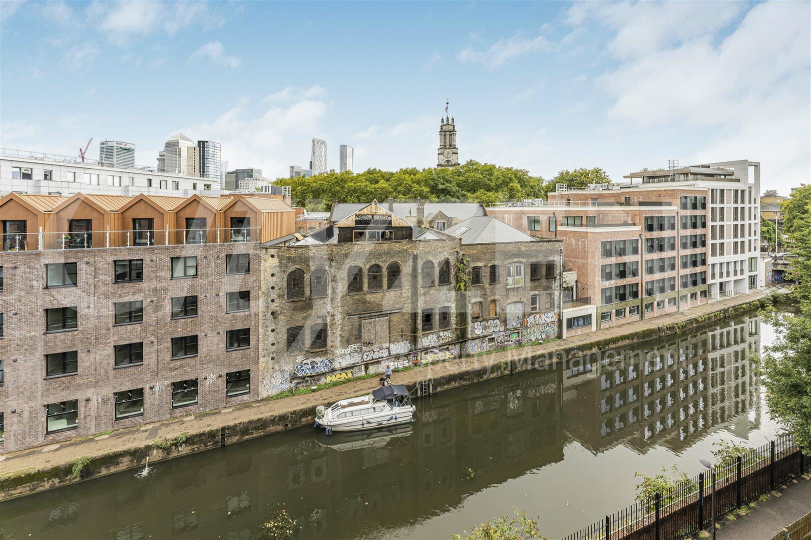 Flat Copenhagen Place in Greater London