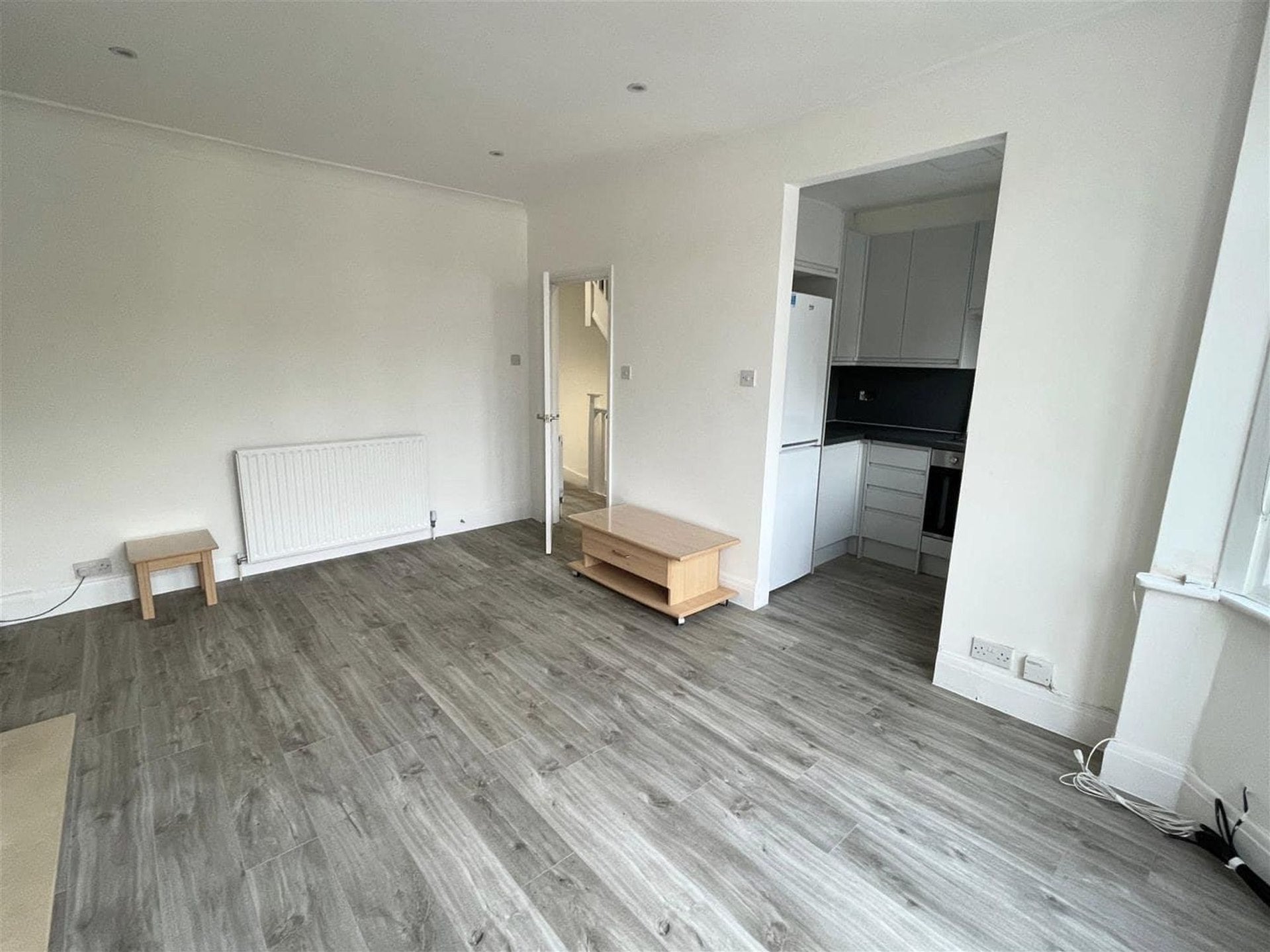 Flat Hutton Grove in Greater London