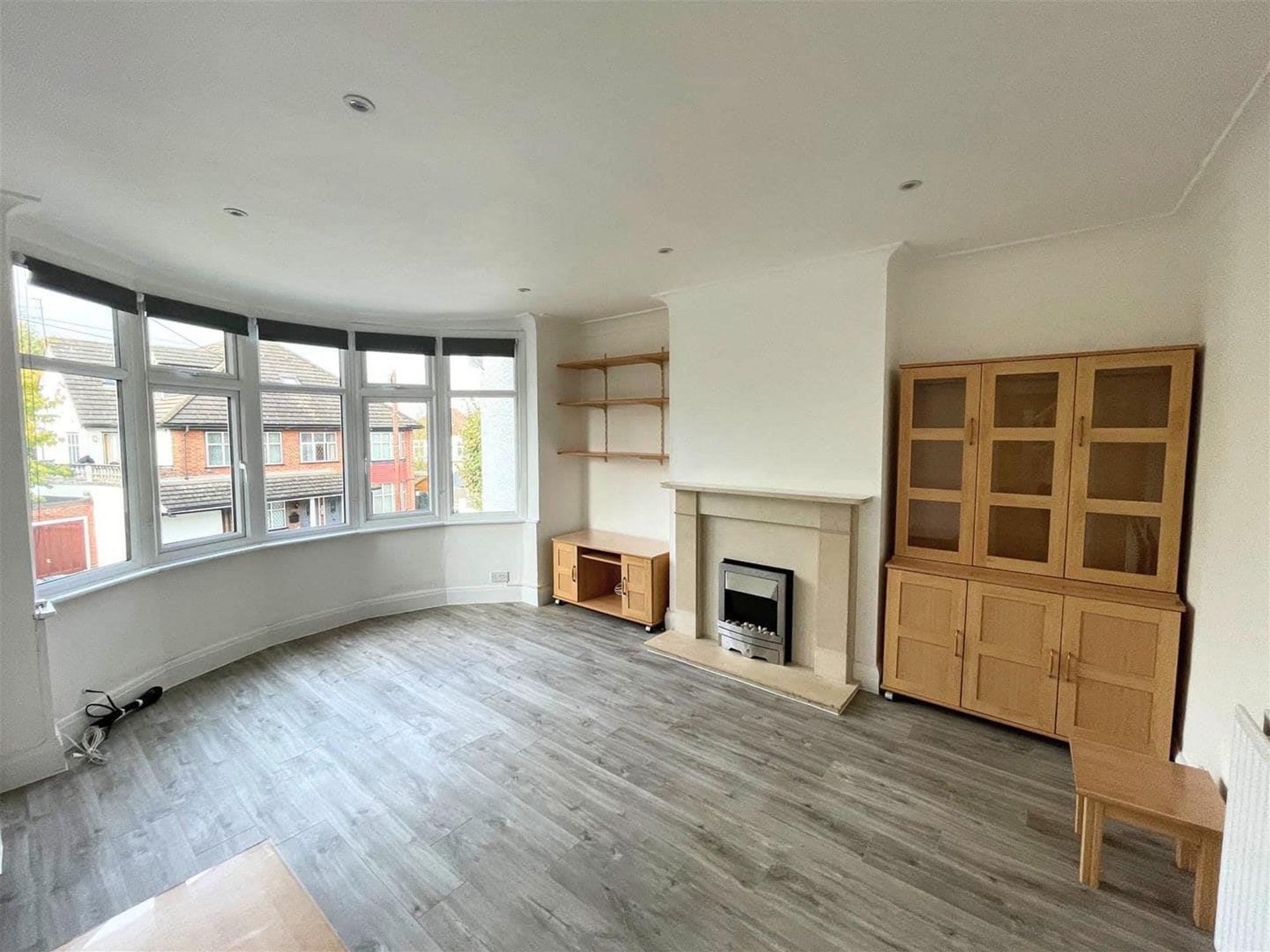Flat Hutton Grove in Greater London