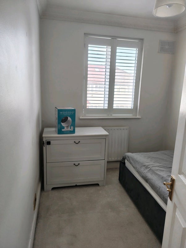 Room Rowan Crescent in Greater London