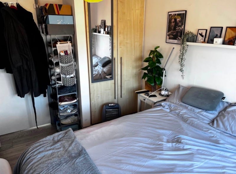 Room West Green Road in Greater London