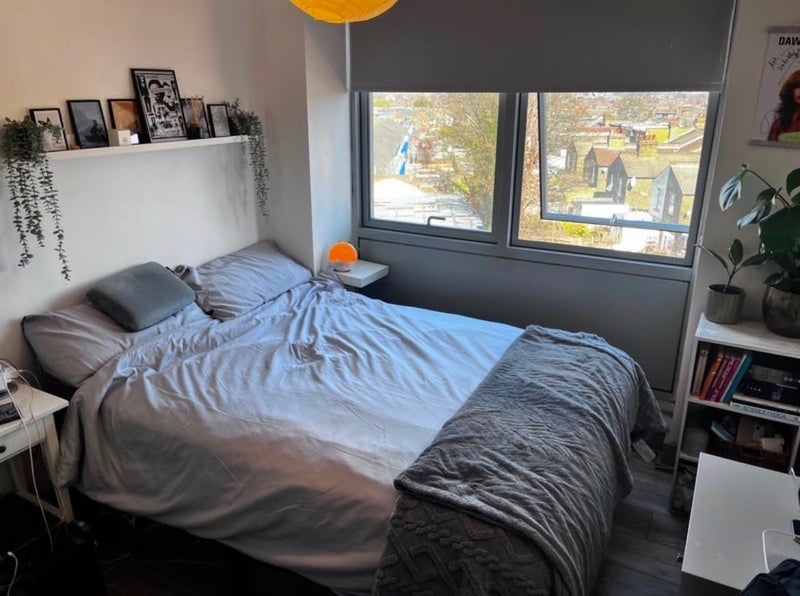 Room West Green Road in Greater London