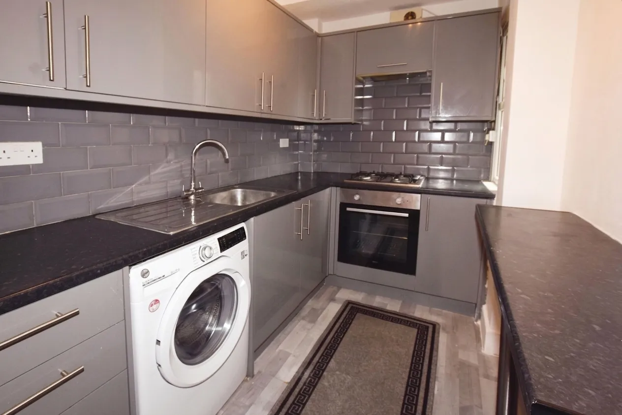 Flat Long Lane in Greater London
