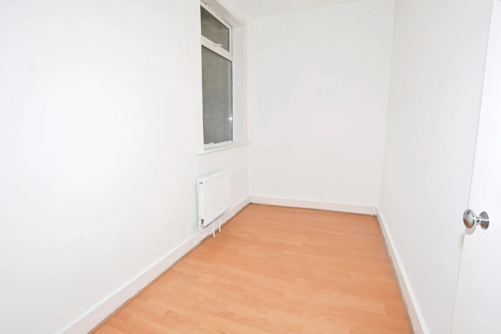 Flat Long Lane in Greater London