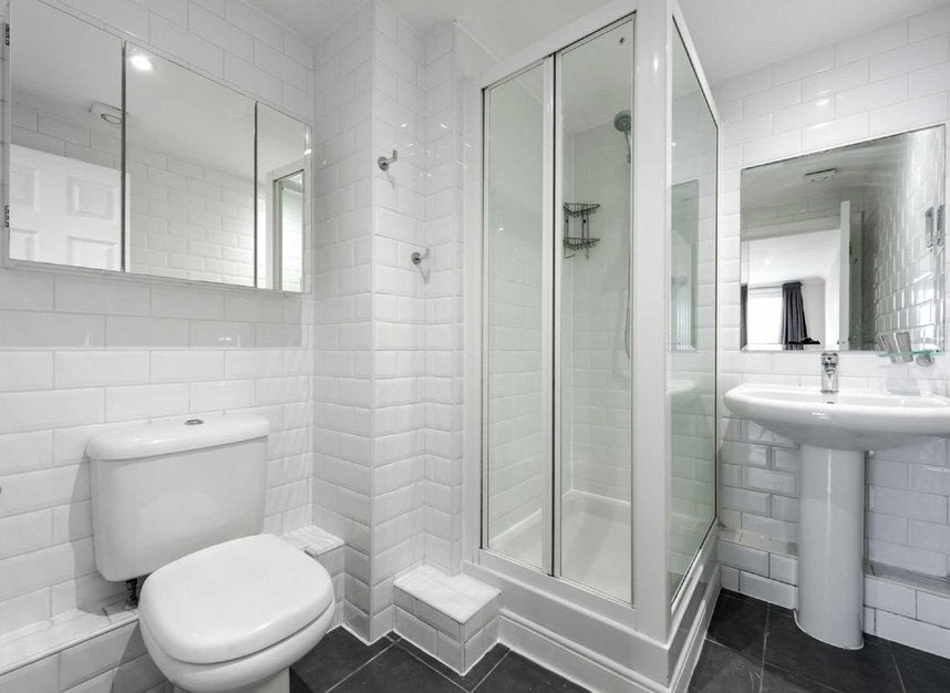Flat Lavender Hill in Greater London