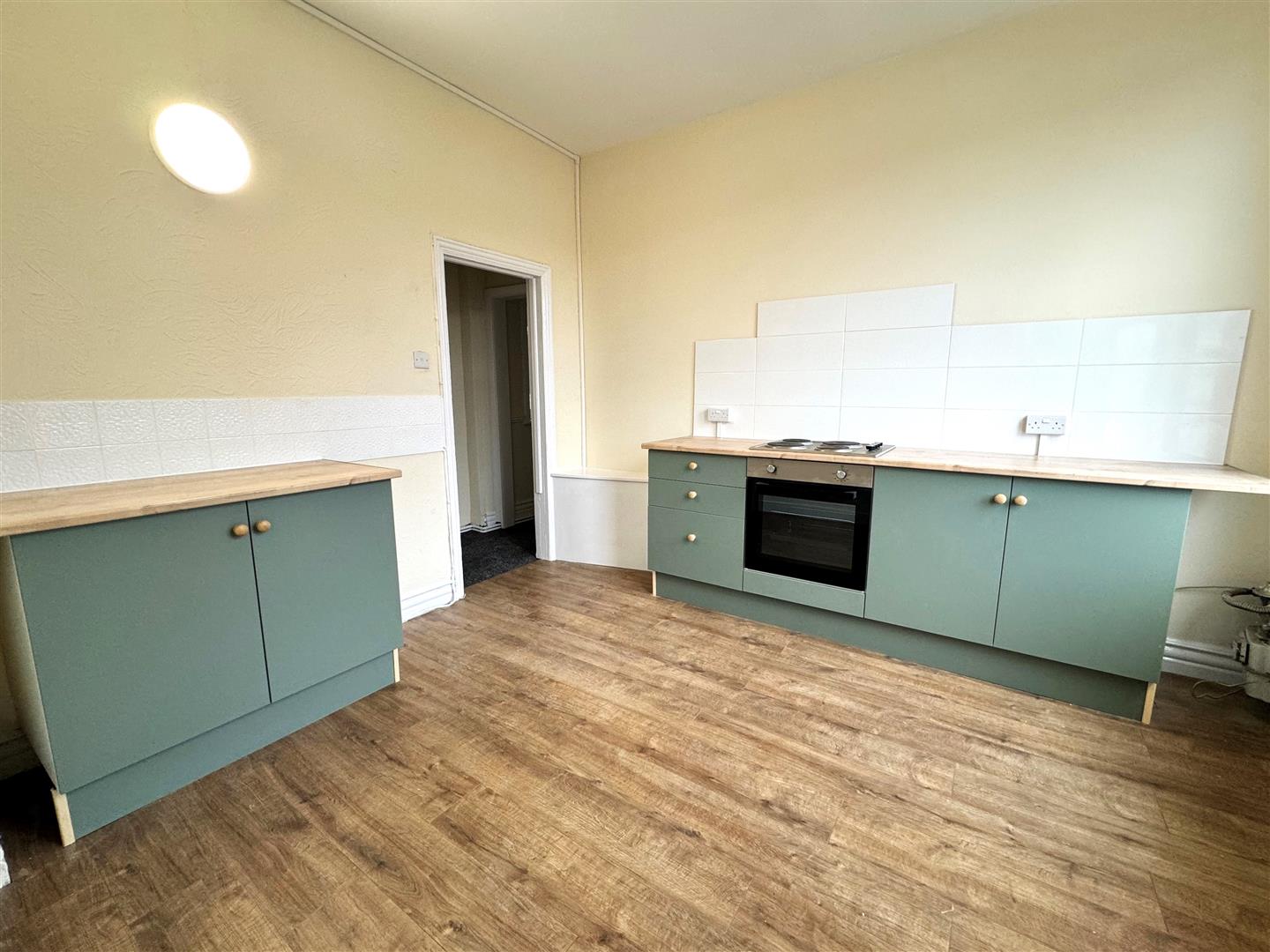 Flat Pembury Road in Southend-on-Sea