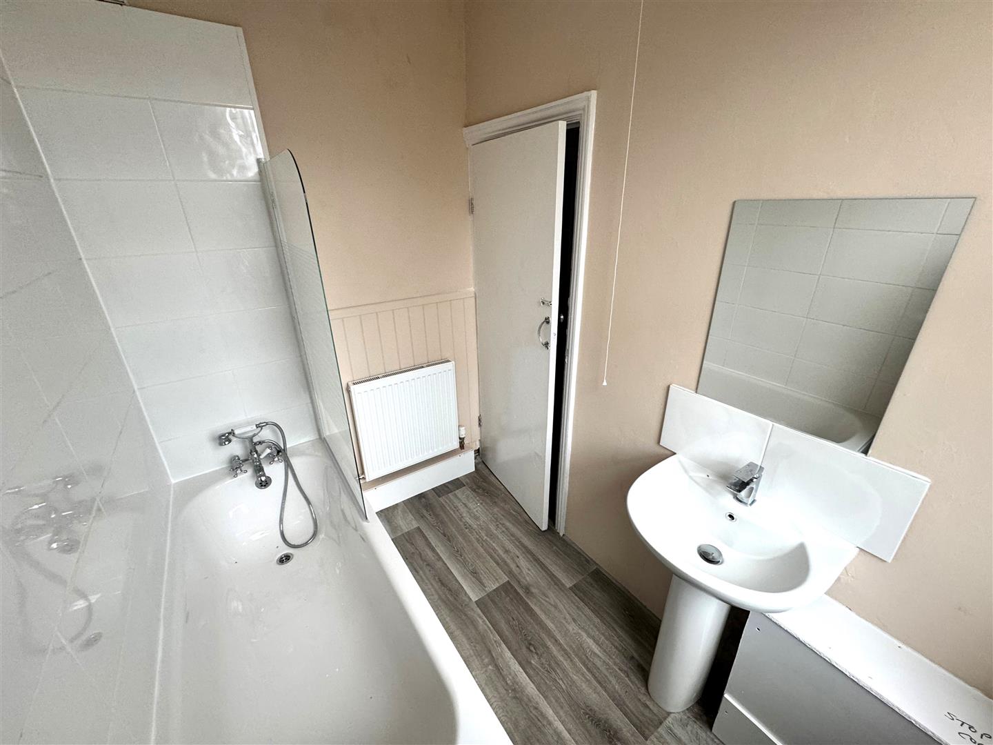 Flat Pembury Road in Southend-on-Sea
