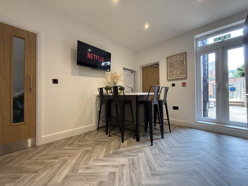 Room Lodge Road in Rugby